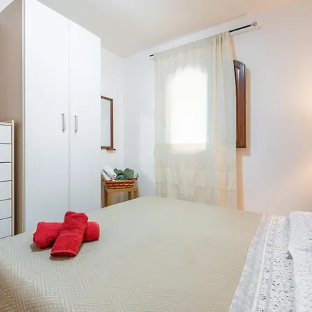 Apartament Sa Domu De Dinu SantʼAnna Arresi